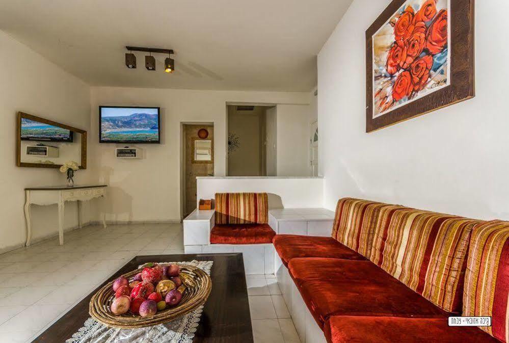 Avigail Guest House Yavneʼel Extérieur photo